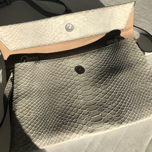 Christian Siriano- clutch / over shoulder purse - Picture 3 of 9